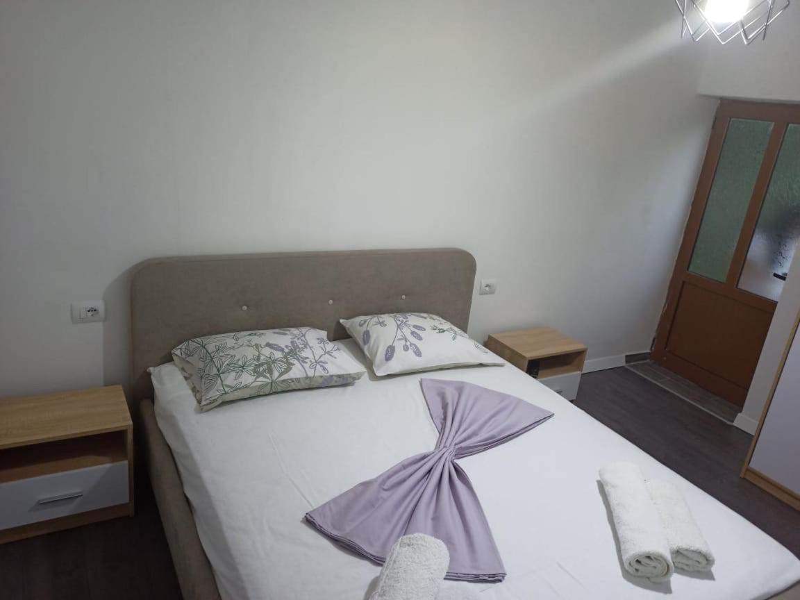 Hotel Kristina Mitllari 1 Tushemisht Esterno foto